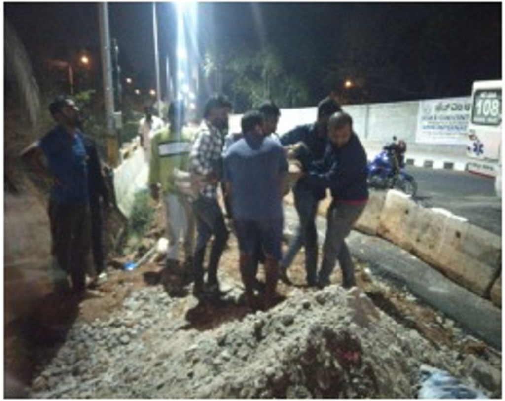 Woman falls into 25-foot deep well, rescued: Chandra Layout police take swift action