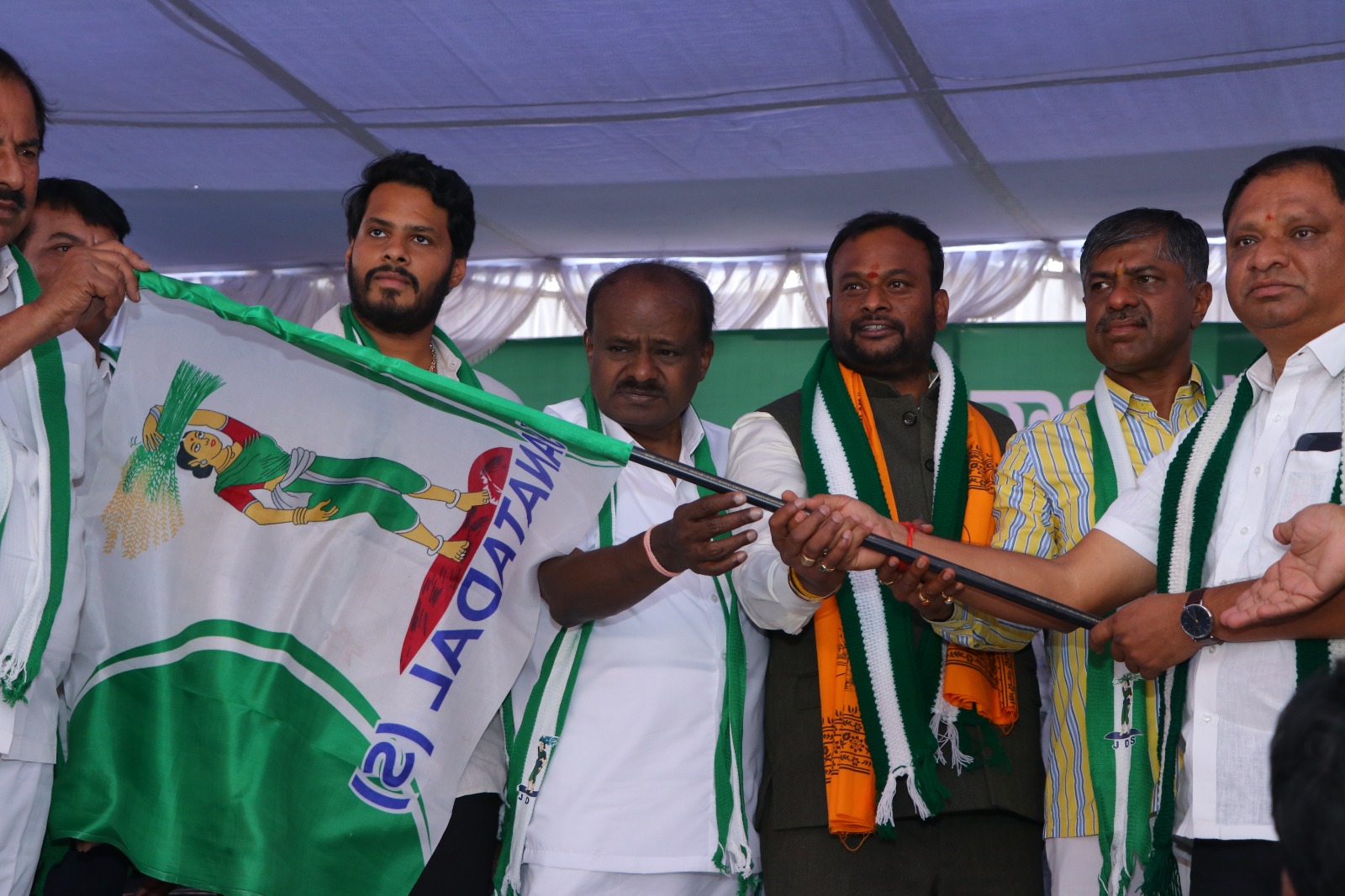 Hooda Vijay Kumar joins JDS; Nikhil says it brings new vitality to Malur politics