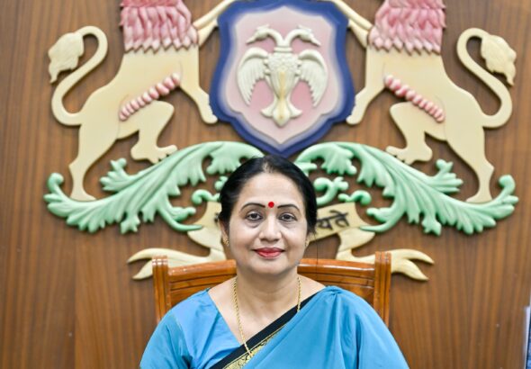 ಜನಗಣತಿ 2027: ಮುಖ್ಯ ಕಾರ್ಯದರ್ಶಿ ಡಾ. ಶಾಲಿನಿ ರಜನೀಶ್ ಮೊಬೈಲ್ ಮೂಲಕ ಸ್ವಯಂ ಗಣತಿ ಪೂರ್ಣಗೊಳಿಸಿದರು