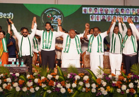 “ಸಾಮಾಜಿಕ ನ್ಯಾಯದ ಪರ ನಿಲ್ಲುವುದಿಲ್ಲ ಸಿದ್ದರಾಮಯ್ಯ”: ಎಚ್.ಡಿ. ದೇವೇಗೌಡ ತೀವ್ರ ಟೀಕೆ, “60 ವರ್ಷಗಳಲ್ಲಿ ಇಷ್ಟು ಕೆಟ್ಟ ಸರ್ಕಾರ ನೋಡಿಲ್ಲ”