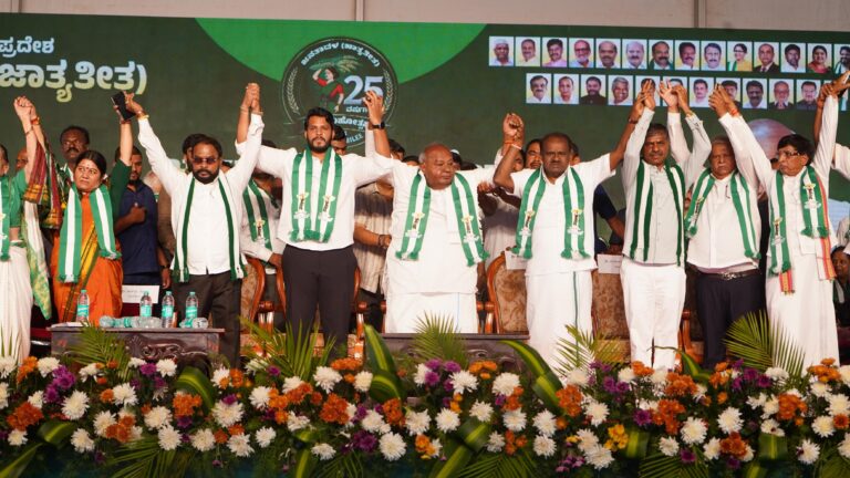 “ಸಾಮಾಜಿಕ ನ್ಯಾಯದ ಪರ ನಿಲ್ಲುವುದಿಲ್ಲ ಸಿದ್ದರಾಮಯ್ಯ”: ಎಚ್.ಡಿ. ದೇವೇಗೌಡ ತೀವ್ರ ಟೀಕೆ, “60 ವರ್ಷಗಳಲ್ಲಿ ಇಷ್ಟು ಕೆಟ್ಟ ಸರ್ಕಾರ ನೋಡಿಲ್ಲ”