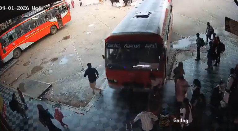 ಹಾವೇರಿ ಬಸ್ ನಿಲ್ದಾಣ ದುರಂತ: ನಿಯಂತ್ರಣ ತಪ್ಪಿದ ಸರ್ಕಾರಿ ಬಸ್ ಡಿಕ್ಕಿ, 2 ವರ್ಷದ ಮಗು ಸಾವು, ಮೂವರಿಗೆ ಗಾಯ