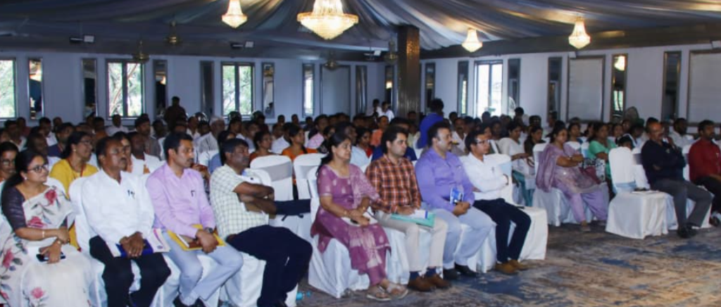 ಬೆಂಗಳೂರು ಕೇಂದ್ರ ನಗರ ಪಾಲಿಕೆ ಆಯುಕ್ತ ರಾಜೇಂದ್ರ ಚೋಳನ್ ಸ್ವಯಂ ಜನಗಣತಿಯಲ್ಲಿ ಭಾಗ: ನಾಗರಿಕರಿಗೆ ಡಿಜಿಟಲ್ ಗಣತಿಗೆ ಕರೆ 2 ಬೆಂಗಳೂರು ಕೇಂದ್ರ ನಗರ ಪಾಲಿಕೆ ಆಯುಕ್ತ ರಾಜೇಂದ್ರ ಚೋಳನ್ ಸ್ವಯಂ ಜನಗಣತಿಯಲ್ಲಿ ಭಾಗ: ನಾಗರಿಕರಿಗೆ ಡಿಜಿಟಲ್ ಗಣತಿಗೆ ಕರೆ