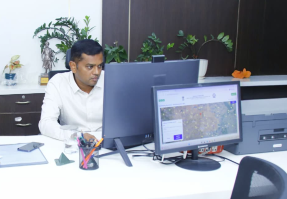 ಬೆಂಗಳೂರು ಕೇಂದ್ರ ನಗರ ಪಾಲಿಕೆ ಆಯುಕ್ತ ರಾಜೇಂದ್ರ ಚೋಳನ್ ಸ್ವಯಂ ಜನಗಣತಿಯಲ್ಲಿ ಭಾಗ: ನಾಗರಿಕರಿಗೆ ಡಿಜಿಟಲ್ ಗಣತಿಗೆ ಕರೆ