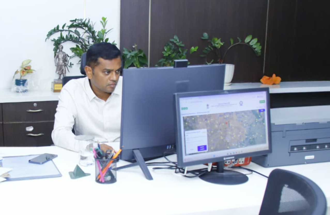 ಬೆಂಗಳೂರು ಕೇಂದ್ರ ನಗರ ಪಾಲಿಕೆ ಆಯುಕ್ತ ರಾಜೇಂದ್ರ ಚೋಳನ್ ಸ್ವಯಂ ಜನಗಣತಿಯಲ್ಲಿ ಭಾಗ: ನಾಗರಿಕರಿಗೆ ಡಿಜಿಟಲ್ ಗಣತಿಗೆ ಕರೆ