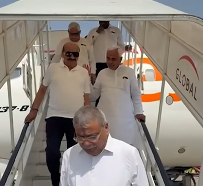 ಕರ್ನಾಟಕ ಕಾಂಗ್ರೆಸ್ ಶಾಸಕರ ಅಯೋಧ್ಯೆ ಭೇಟಿ: ಸಂಪುಟ ಪುನರ್‌ರಚನೆ ಒತ್ತಡ ಮಧ್ಯೆ ರಾಮ ಮಂದಿರ ದರ್ಶನ