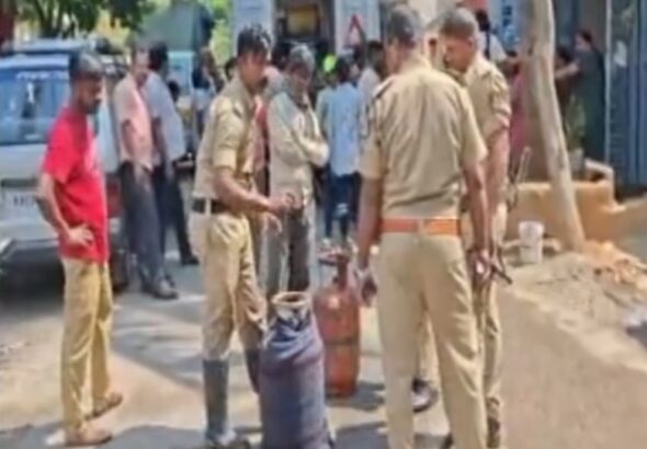 ಲಗ್ಗೆರೆಯಲ್ಲಿ ಸಿಲಿಂಡರ್ ಲೀಕೆಜ್ ಬೆಂಕಿ ದುರಂತ; ಮನೆ ಸಂಪೂರ್ಣ ಸುಟ್ಟು ಭಸ್ಮ, ಕುಟುಂಬ ಬೀದಿಗೆ