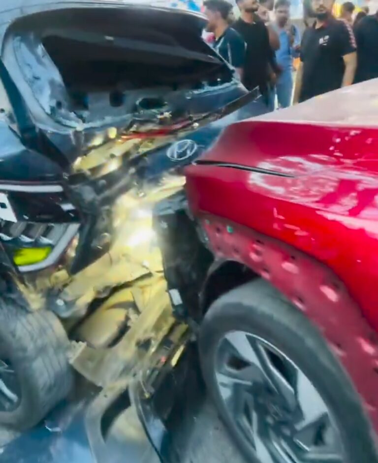 ಮದ್ಯಪಾನ ಮಾಡಿದ ಗ್ರಾಹಕರ ಟೆಸ್ಟ್ ಡ್ರೈವ್ ದುರಂತ: 4 ಕಾರುಗಳಿಗೆ ಹಾನಿ, ಪಾದಚಾರಿಗೆ ಗಂಭೀರ ಗಾಯ