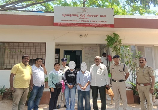 ಮಾರ್ಚ್ ತಿಂಗಳಲ್ಲಿ ದಕ್ಷಿಣ ಪಶ್ಚಿಮ ರೈಲ್ವೆ RPF ಸಾಧನೆ: 37 ಮಕ್ಕಳ ರಕ್ಷಣೆ, ₹66.86 ಲಕ್ಷ ಮೌಲ್ಯದ ಮಾದಕ ವಸ್ತು ವಶ 2 ಮಾರ್ಚ್ ತಿಂಗಳಲ್ಲಿ ದಕ್ಷಿಣ ಪಶ್ಚಿಮ ರೈಲ್ವೆ RPF ಸಾಧನೆ: 37 ಮಕ್ಕಳ ರಕ್ಷಣೆ, ₹66.86 ಲಕ್ಷ ಮೌಲ್ಯದ ಮಾದಕ ವಸ್ತು ವಶ