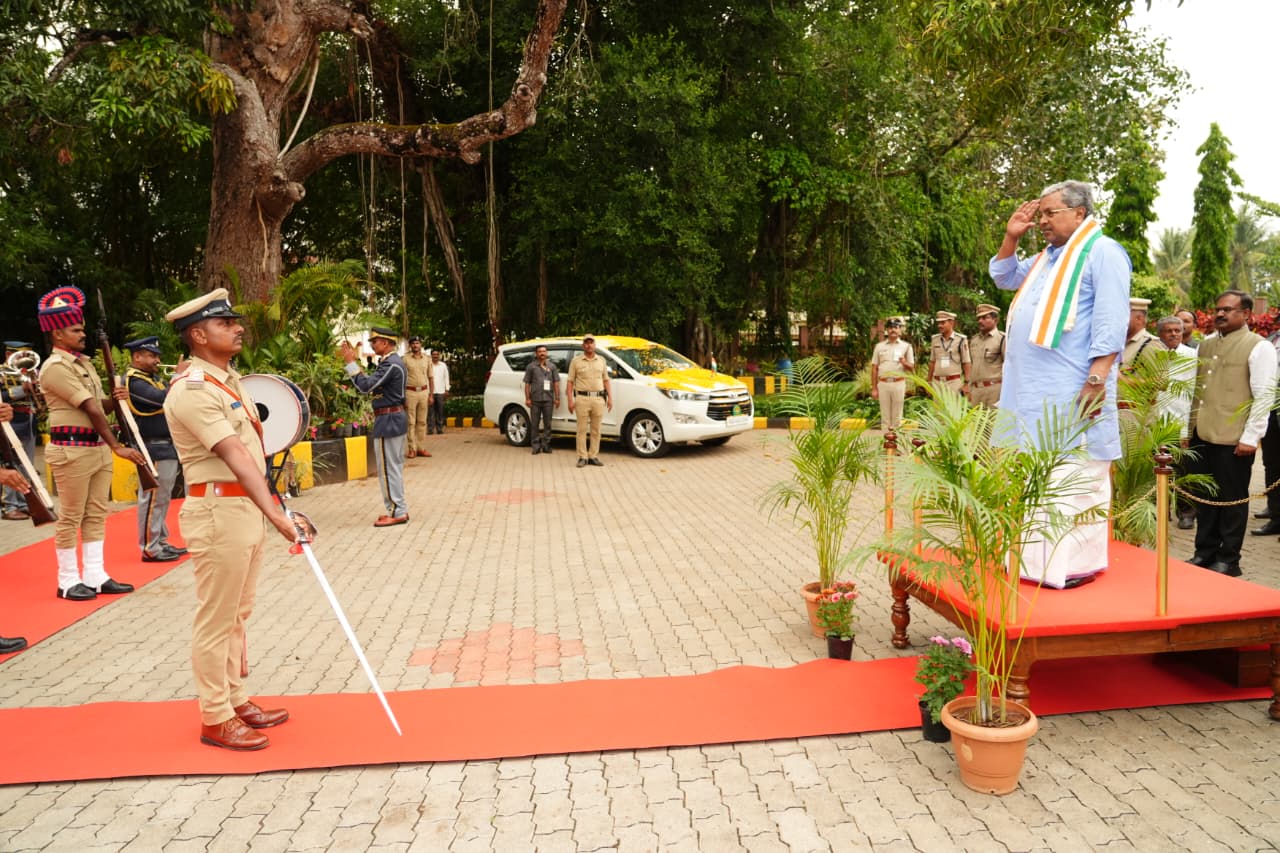 ಸಂಪುಟ ಪುನರ್ರಚನೆ ಚರ್ಚೆ ನಡುವೆ: ನವದೆಹಲಿಗೆ ಶಾಸಕರ ಭೇಟಿ ತಪ್ಪಲ್ಲ ಎಂದ ಸಿದ್ದರಾಮಯ್ಯ