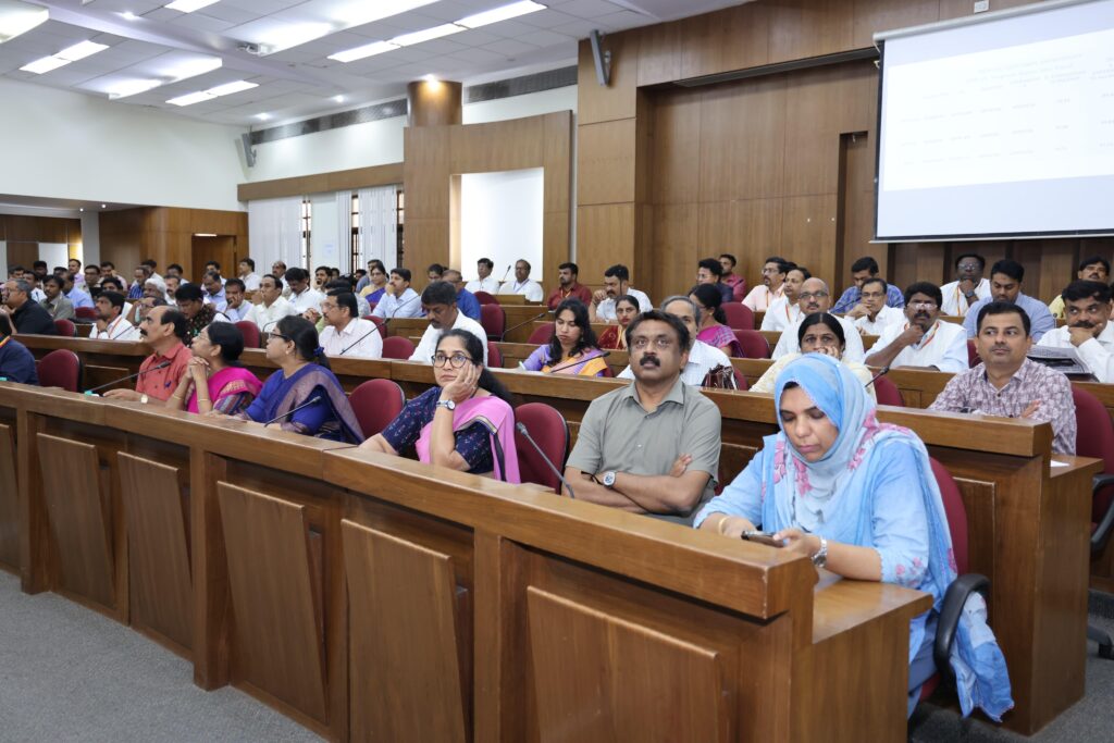 ಔಷಧ ಕೊರತೆ, ಐಸಿಯು ಸೌಲಭ್ಯಗಳ ಅಭಾವ, ಸ್ವಚ್ಛತೆಯ ಕೊರತೆ: ಆಸ್ಪತ್ರೆ ನಿರ್ದೇಶಕರಿಗೆ ಸಚಿವ ಡಾ. ಶರಣಪ್ರಕಾಶ್ ಪಾಟೀಲ್ ಕಠಿಣ ಎಚ್ಚರಿಕೆ