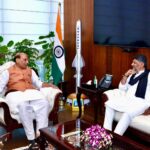 ಬೆಂಗಳೂರಿನ ವಿಮಾನ ನಿಲ್ದಾಣಗಳ ಎತ್ತರ ನಿರ್ಬಂಧ ಪ್ರಶ್ನೆ: ರಾಜನಾಥ್ ಸಿಂಗ್ ಭೇಟಿ ಮಾಡಿದ ಡಿ.ಕೆ. ಶಿವಕುಮಾರ್, ನಗರ ಅಭಿವೃದ್ಧಿಗೆ ತಡೆ ಎಂದ ಕರ್ನಾಟಕ