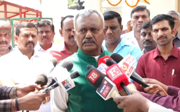 ಬಿಜೆಪಿಗೆ ಮರಳಲು “ಬೂಟ್ ನೆಕ್ಕಬೇಕಾ?”: ಯಡಿಯೂರಪ್ಪರಿಗೆ ಸೋಮಶೇಖರ್ ಕಿಡಿ ಪ್ರಶ್ನೆ