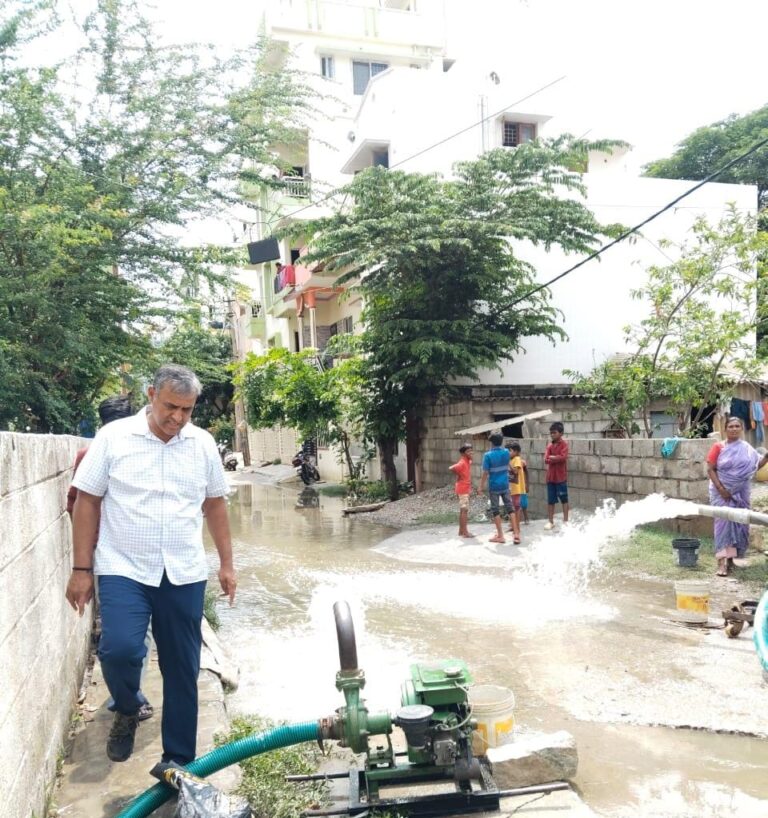 ಮಳೆಗಾಲದ ಮುನ್ನೆಚ್ಚರಿಕೆ: ಬೆಂಗಳೂರಿನಲ್ಲಿ ನೀರು ನಿಲ್ಲುವ ಅಪಾಯ—ಚರಂಡಿ ಸ್ವಚ್ಛತೆಗೆ ಕಟ್ಟುನಿಟ್ಟಿನ ಆದೇಶ