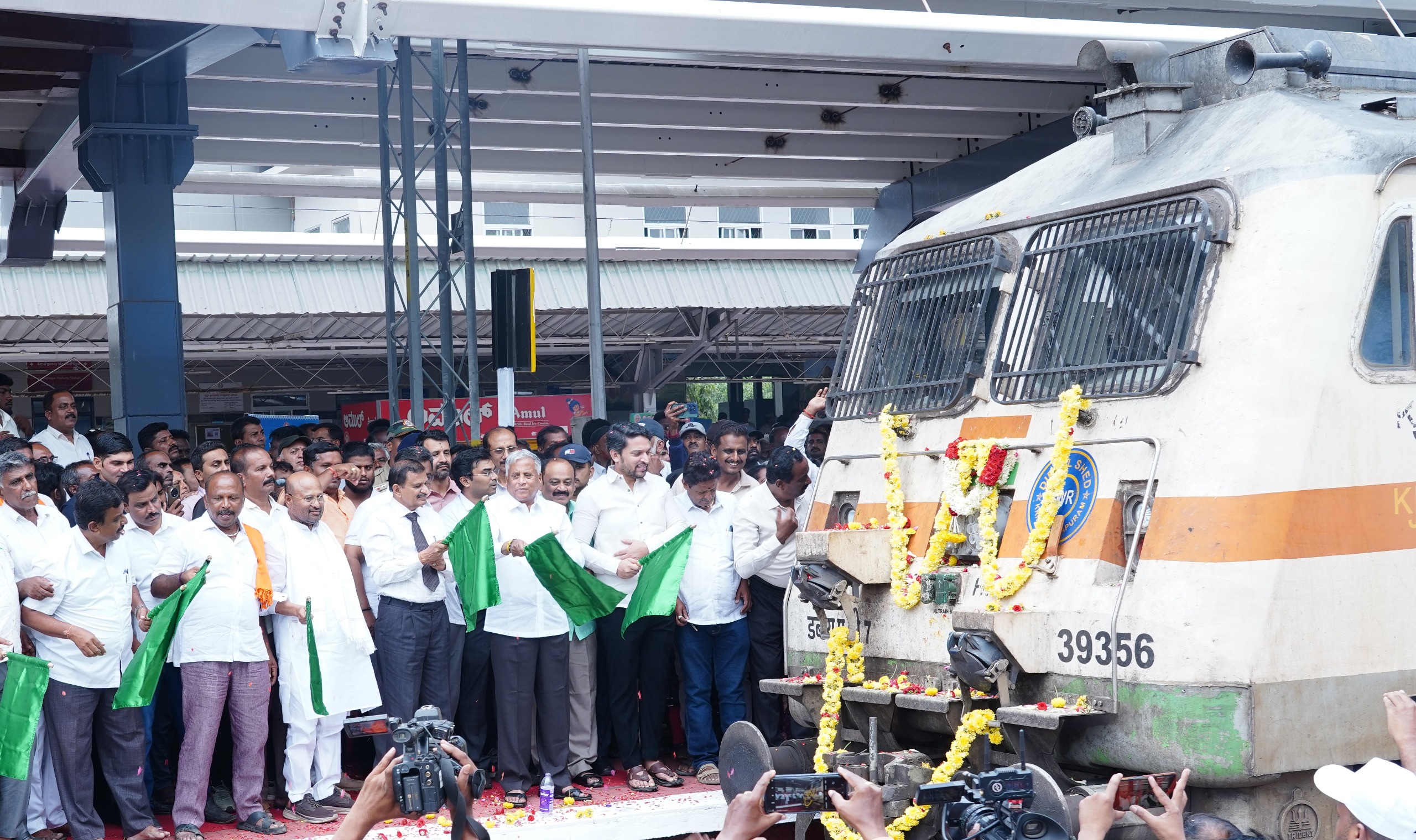 ರಾಮನಗರಕ್ಕೆ ಒಡೆಯರ್ ಎಕ್ಸ್‌ಪ್ರೆಸ್ ನಿಲುಗಡೆ: ಕೇಂದ್ರ ಸಚಿವ ವಿ. ಸೋಮಣ್ಣ ಧ್ವಜಾರೋಹಣ, ಸಂಪರ್ಕಕ್ಕೆ ಉತ್ತೇಜನ