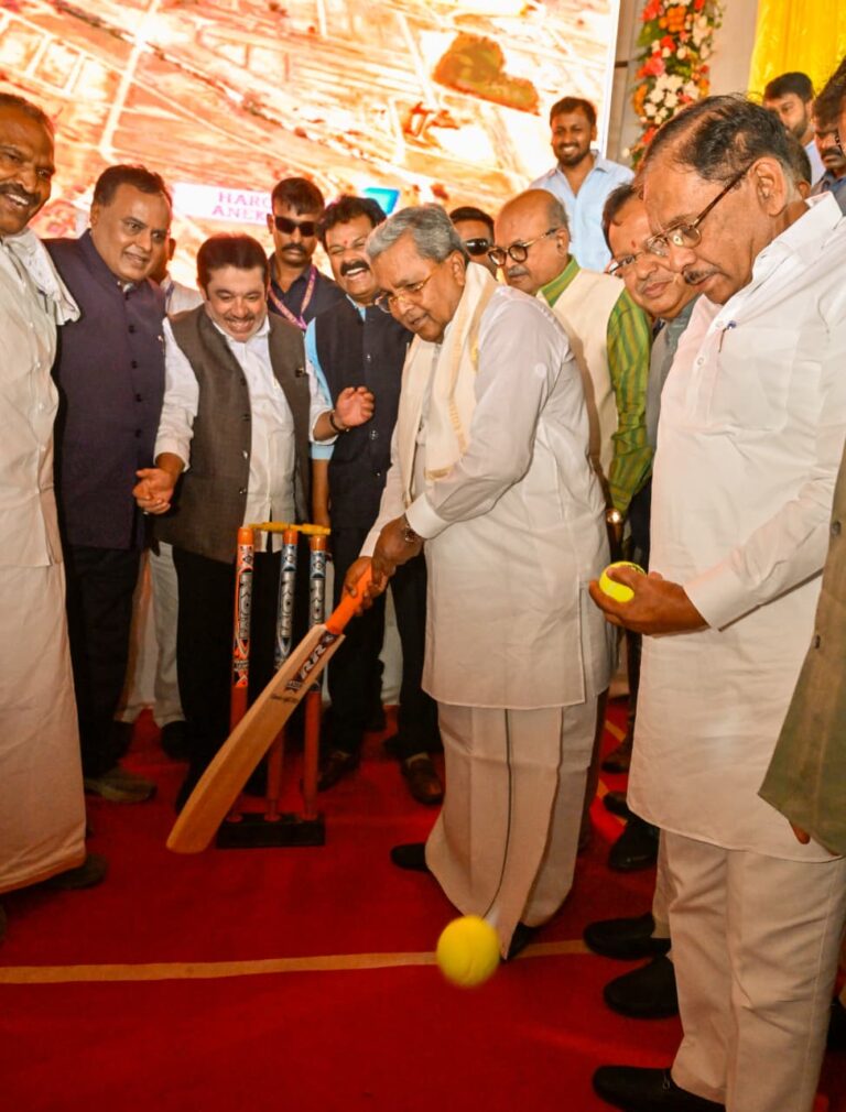ಸೂರ್ಯನಗರದಲ್ಲಿ ಅಂತಾರಾಷ್ಟ್ರೀಯ ಕ್ರಿಕೆಟ್ ಕ್ರೀಡಾಂಗಣಕ್ಕೆ ಸಿಎಂ ಸಿದ್ದರಾಮಯ್ಯ ಶಂಕುಸ್ಥಾಪನೆ