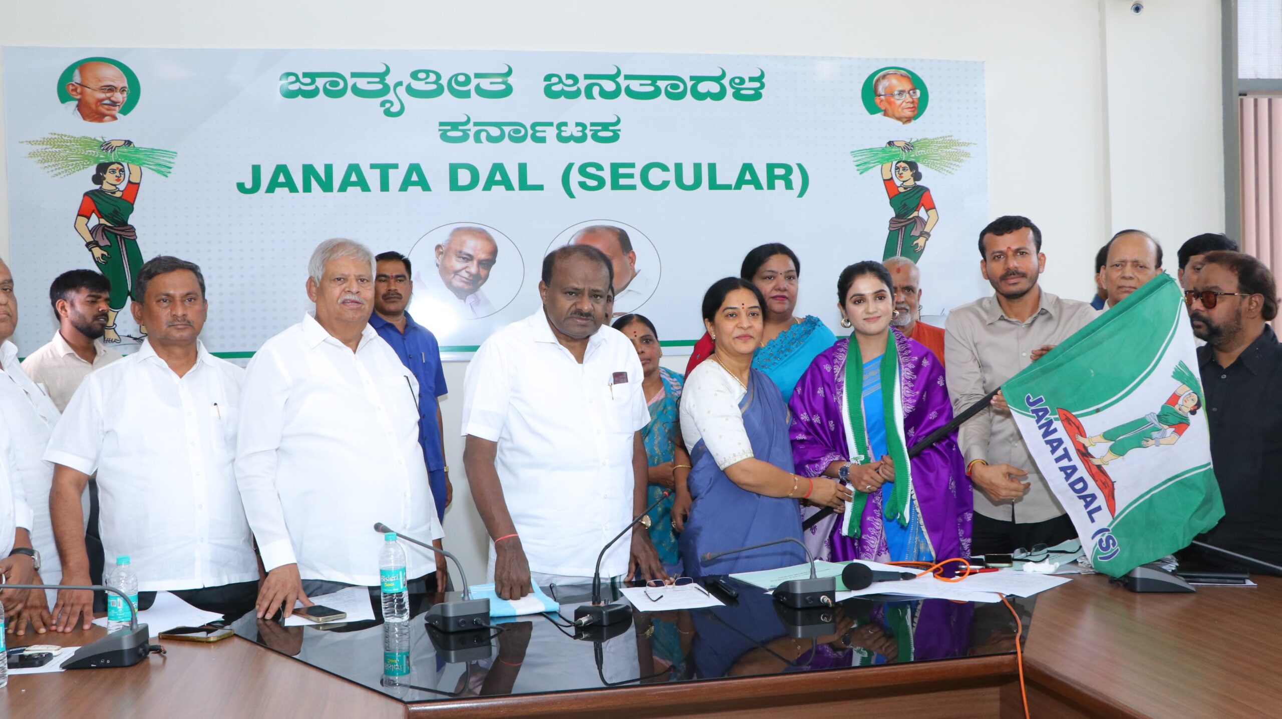 ಬಿಗ್ ಬಾಸ್ ಮಾಜಿ ಸ್ಪರ್ಧಿ ಜಾಹ್ನವಿ ಜೆಡಿಎಸ್ ಸೇರ್ಪಡೆ