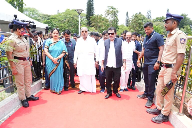 ಸಿದ್ದರಾಮಯ್ಯ ರಾಜೀನಾಮೆ ಕೊಡ್ತಾರಾ, ರಾಜ್ಯಸಭೆಗೆ ಹೋಗ್ತಾರಾ ಅಥವಾ ರಾಜ್ಯ ರಾಜಕಾರಣದಲ್ಲೇ ಮುಂದುವರೆಯ್ತಾರಾ? ಕಾಂಗ್ರೆಸ್ ಅಧಿಕಾರ ವರ್ಗಾವಣೆ ಚರ್ಚೆ ತೀವ್ರ