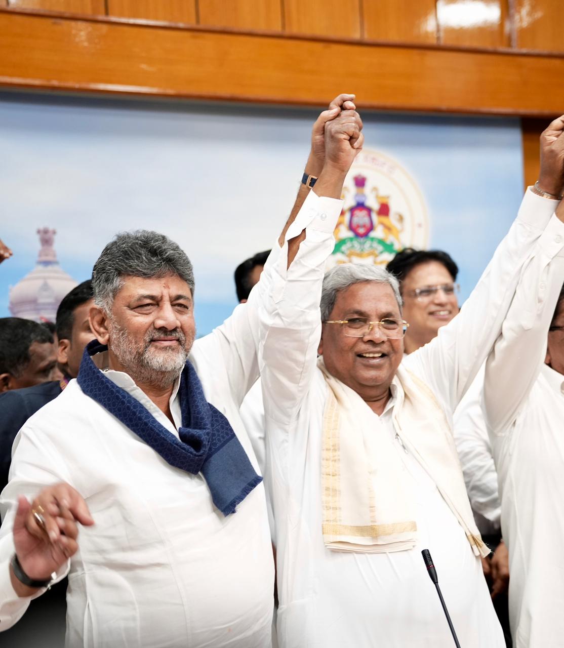 ಸಿದ್ದರಾಮಯ್ಯ ರಾಜೀನಾಮೆ ಅಂಗೀಕರಿಸಿದ ರಾಜ್ಯಪಾಲರು; ಸಚಿವ ಸಂಪುಟ ವಿಸರ್ಜನೆ, ನೂತನ ಸರ್ಕಾರ ರಚನೆಯವರೆಗೆ ಉಸ್ತುವಾರಿ ಸಿಎಂ ಆಗಿ ಮುಂದುವರಿಕೆ