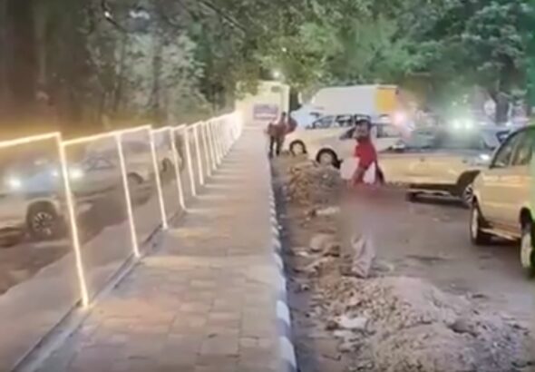 ಮೈಸೂರು ರಸ್ತೆಯಲ್ಲಿ ಸಾರ್ವಜನಿಕ ಮೂತ್ರವಿಸರ್ಜನೆ ತಡೆಯಲು ಅಳವಡಿಸಿದ ಕನ್ನಡಿಗಳು; ಆದರೂ ಬದಲಾಗದ ನಾಗರಿಕ ಸಂಸ್ಕೃತಿ