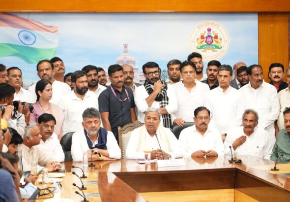 ರಾಜ್ಯಸಭೆ ಆಫರ್ ತಿರಸ್ಕರಿಸಿದ ಸಿದ್ದರಾಮಯ್ಯ; “ಕರ್ನಾಟಕ ರಾಜಕಾರಣದಲ್ಲೇ ಮುಂದುವರೆಯುತ್ತೇನೆ” ಎಂದ ಮಾಜಿ ಸಿಎಂ
