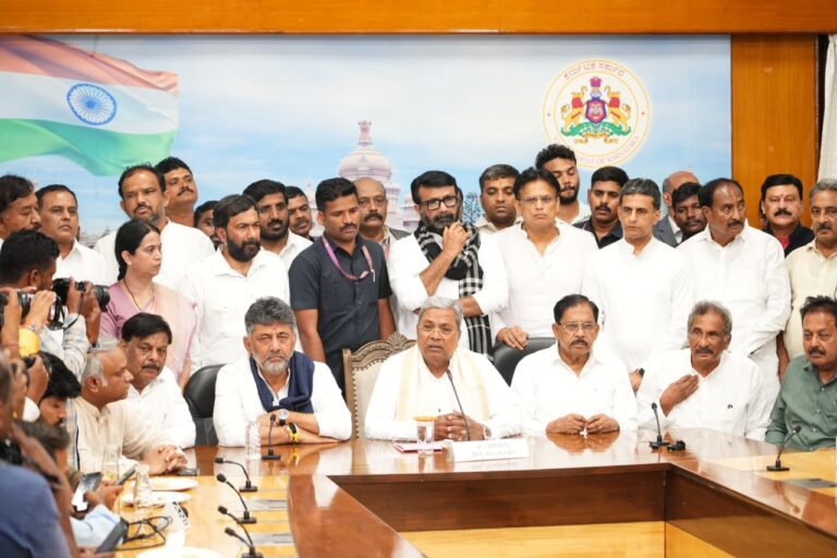 ರಾಜ್ಯಸಭೆ ಆಫರ್ ತಿರಸ್ಕರಿಸಿದ ಸಿದ್ದರಾಮಯ್ಯ; “ಕರ್ನಾಟಕ ರಾಜಕಾರಣದಲ್ಲೇ ಮುಂದುವರೆಯುತ್ತೇನೆ” ಎಂದ ಮಾಜಿ ಸಿಎಂ