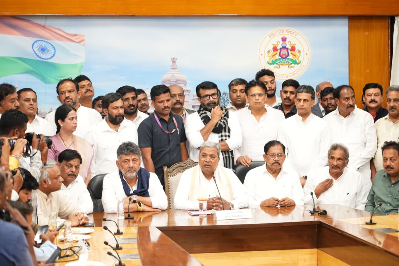 ರಾಜ್ಯಸಭೆ ಆಫರ್ ತಿರಸ್ಕರಿಸಿದ ಸಿದ್ದರಾಮಯ್ಯ; “ಕರ್ನಾಟಕ ರಾಜಕಾರಣದಲ್ಲೇ ಮುಂದುವರೆಯುತ್ತೇನೆ” ಎಂದ ಮಾಜಿ ಸಿಎಂ