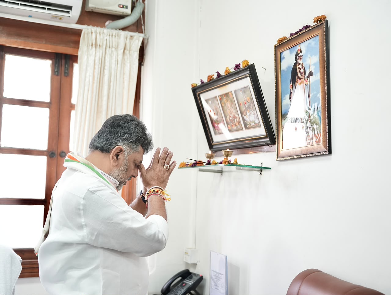 ಜೂನ್ 3ರಂದು ಸಂಜೆ 4:05ಕ್ಕೆ ಡಿ.ಕೆ. ಶಿವಕುಮಾರ್ ಪ್ರಮಾಣವಚನ; ಅಜ್ಜಯ್ಯ ಸೂಚಿಸಿದ ಶುಭ ಮುಹೂರ್ತದಲ್ಲೇ ಪದಗ್ರಹಣ
