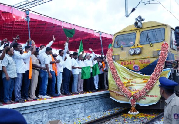 ಅಜ್ಜಂಪುರ, ಬೀರೂರು ಹಾಗೂ ಚನ್ನರಾಯಪಟ್ಟಣದಲ್ಲಿ ರೈಲ್ವೆ ಅಭಿವೃದ್ಧಿ ಕಾಮಗಾರಿಗಳಿಗೆ ಚಾಲನೆ ನೀಡಿದ ಕೇಂದ್ರ ಸಚಿವ ವಿ. ಸೋಮಣ್ಣ