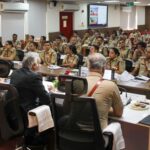 ಬೆಂಗಳೂರು ಪೊಲೀಸ್ ಆಯುಕ್ತರೊಂದಿಗೆ ಗೃಹ ಸಚಿವ ಪ್ರಿಯಾಂಕ್ ಖರ್ಗೆ ಸಭೆ; ಸಂಚಾರ ದಟ್ಟಣೆ ನಿಯಂತ್ರಣ, ಸೈಬರ್ ಅಪರಾಧ ತಡೆ ಹಾಗೂ ಡ್ರಗ್ಸ್ ಮುಕ್ತ ನಗರಕ್ಕೆ ಒತ್ತು