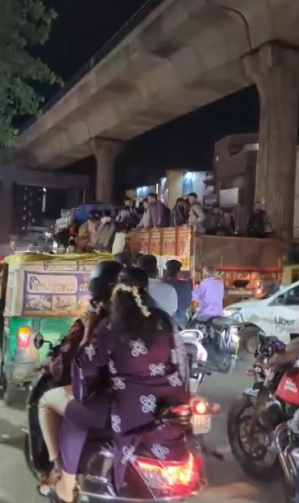 ನೇರಳೆ ಮಾರ್ಗದಲ್ಲಿ ಮೆಟ್ರೋ ಸೇವೆ ವ್ಯತ್ಯಯ; ಲಾರಿ, ಗೂಡ್ಸ್ ವಾಹನಗಳಲ್ಲಿ ಪ್ರಯಾಣಿಸಿದ ಸಾವಿರಾರು ಪ್ರಯಾಣಿಕರು