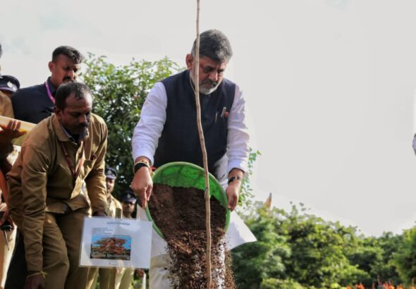ವಿಶ್ವ ಪರಿಸರ ದಿನ: ಹಸಿರು ಕರ್ನಾಟಕಕ್ಕೆ ಕರೆ ನೀಡಿದ ಸಿಎಂ ಡಿ.ಕೆ. ಶಿವಕುಮಾರ್; ಕೆಂಪೇಗೌಡ ಜಯಂತಿಗೆ 15 ಲಕ್ಷ ಸಸಿ ನೆಡುವ ಘೋಷಣೆ