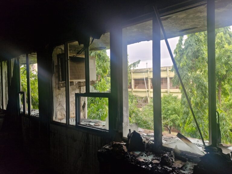 ದಾವಣಗೆರೆ ಜಿಲ್ಲಾ ಆಸ್ಪತ್ರೆಯ ಶಸ್ತ್ರಚಿಕಿತ್ಸಾ ಕೊಠಡಿಯಲ್ಲಿ ಆಕ್ಸಿಜನ್ ಸಿಲಿಂಡರ್ ಸ್ಫೋಟ; ಭಾರೀ ಅನಾಹುತ ತಪ್ಪಿಸಿದ ಅಗ್ನಿಶಾಮಕ ಸಿಬ್ಬಂದಿ, ಉನ್ನತ ಮಟ್ಟದ ತನಿಖೆಗೆ ಸರ್ಕಾರ ಆದೇಶ
