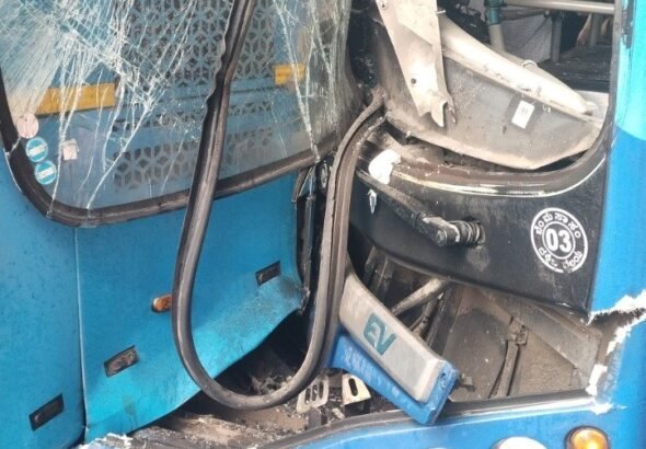 ಕೆಆರ್ ಸರ್ಕಲ್‌ನಲ್ಲಿ ಎರಡು ಬಿಎಂಟಿಸಿ ಎಲೆಕ್ಟ್ರಿಕ್ ಬಸ್‌ಗಳ ಭೀಕರ ಡಿಕ್ಕಿ; 16 ಮಂದಿಗೆ ಗಾಯ, ಎಲೆಕ್ಟ್ರಿಕ್ ಬಸ್ ಸುರಕ್ಷತೆ ಕುರಿತು ಮತ್ತೆ ಪ್ರಶ್ನೆಗಳು