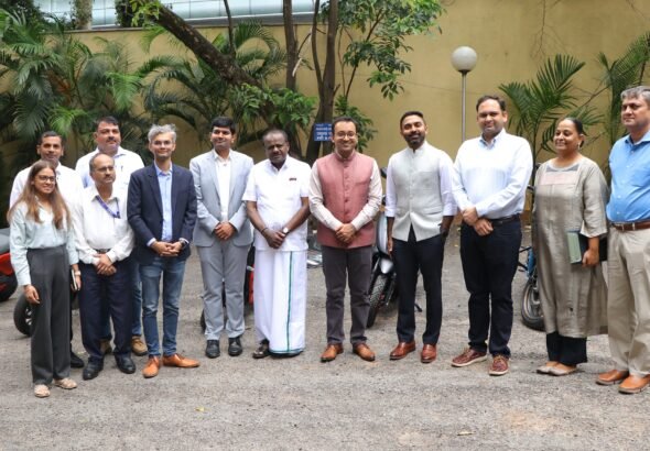ಬೆಂಗಳೂರುದಲ್ಲಿ ಎಲೆಕ್ಟ್ರಿಕ್ ದ್ವಿಚಕ್ರ ವಾಹನ ತಯಾರಕರೊಂದಿಗೆ ಕೇಂದ್ರ ಸಚಿವ ಹೆಚ್.ಡಿ. ಕುಮಾರಸ್ವಾಮಿ ಮಹತ್ವದ ಸಭೆ; ದೇಶೀಯ ಉತ್ಪಾದನೆ ಮತ್ತು ರಫ್ತು ವೃದ್ಧಿಗೆ ಒತ್ತು