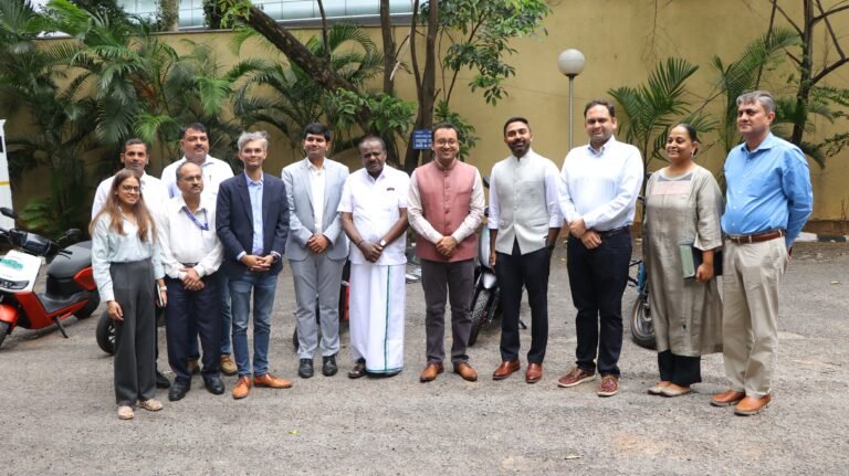 ಬೆಂಗಳೂರುದಲ್ಲಿ ಎಲೆಕ್ಟ್ರಿಕ್ ದ್ವಿಚಕ್ರ ವಾಹನ ತಯಾರಕರೊಂದಿಗೆ ಕೇಂದ್ರ ಸಚಿವ ಹೆಚ್.ಡಿ. ಕುಮಾರಸ್ವಾಮಿ ಮಹತ್ವದ ಸಭೆ; ದೇಶೀಯ ಉತ್ಪಾದನೆ ಮತ್ತು ರಫ್ತು ವೃದ್ಧಿಗೆ ಒತ್ತು