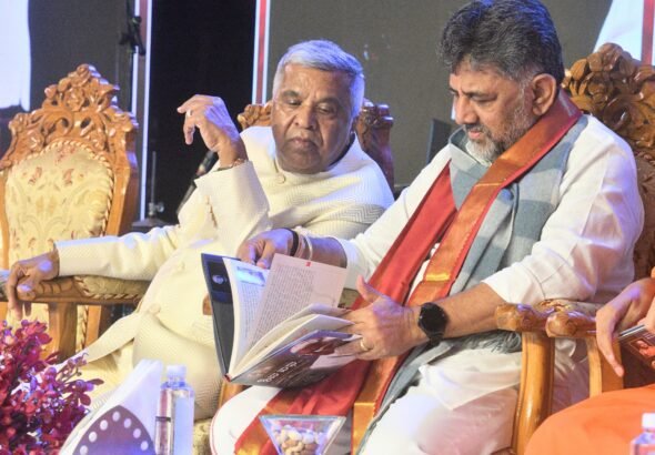 ಮಾಜಿ ಸಂಸದ ಎಲ್.ಆರ್. ಶಿವರಾಮೇಗೌಡರ ‘ಶಿವಪಥ’ ಅಭಿನಂದನಾ ಗ್ರಂಥ ಬಿಡುಗಡೆ; ‘ನಾವು ಬಲಿಷ್ಠರಾದಷ್ಟು ಶತ್ರುಗಳು ಹೆಚ್ಚು’ ಎಂದ ಸಿಎಂ ಡಿ.ಕೆ. ಶಿವಕುಮಾರ್