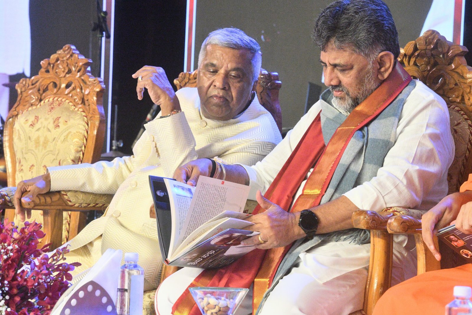 ಮಾಜಿ ಸಂಸದ ಎಲ್.ಆರ್. ಶಿವರಾಮೇಗೌಡರ ‘ಶಿವಪಥ’ ಅಭಿನಂದನಾ ಗ್ರಂಥ ಬಿಡುಗಡೆ; ‘ನಾವು ಬಲಿಷ್ಠರಾದಷ್ಟು ಶತ್ರುಗಳು ಹೆಚ್ಚು’ ಎಂದ ಸಿಎಂ ಡಿ.ಕೆ. ಶಿವಕುಮಾರ್