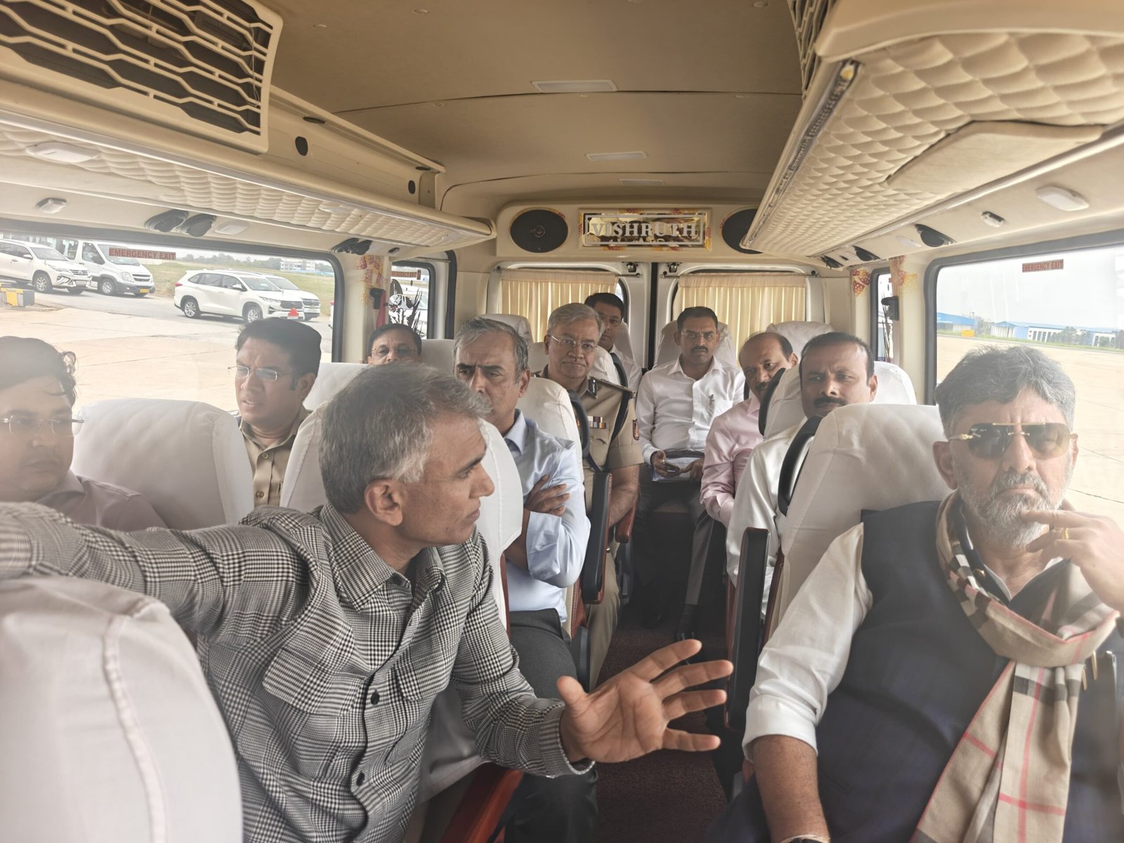 ಬೆಂಗಳೂರು ಫುಟ್‌ಪಾತ್ ತೆರವು ಕಾರ್ಯಾಚರಣೆ ಪರಿಶೀಲಿಸಿದ ಸಿಎಂ ಡಿ.ಕೆ. ಶಿವಕುಮಾರ್; ಒತ್ತುವರಿ ಹಾಗೂ ಪರಿತ್ಯಕ್ತ ವಾಹನಗಳ ವಿರುದ್ಧ ಕಠಿಣ ಕ್ರಮದ ಎಚ್ಚರಿಕೆ