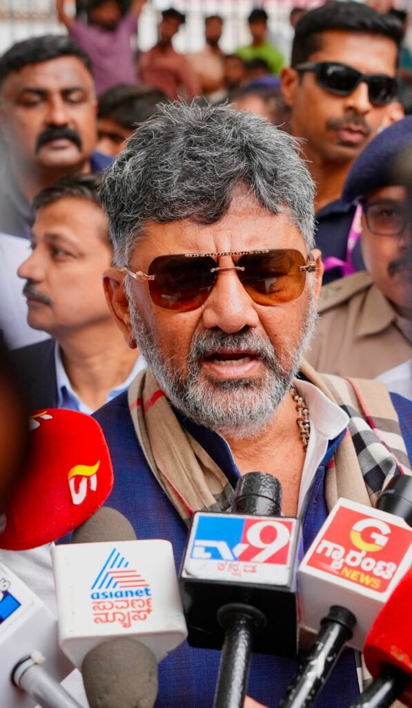 ಬೆಂಗಳೂರು ಫುಟ್ಪಾತ್ ತೆರವು ಕಾರ್ಯಾಚರಣೆ ಪರಿಶೀಲಿಸಿದ ಸಿಎಂ ಡಿ.ಕೆ. ಶಿವಕುಮಾರ್; ಒತ್ತುವರಿ ಹಾಗೂ ಪರಿತ್ಯಕ್ತ ವಾಹನಗಳ ವಿರುದ್ಧ ಕಠಿಣ ಕ್ರಮದ ಎಚ್ಚರಿಕೆ 4 IMG 20260710 WA0381