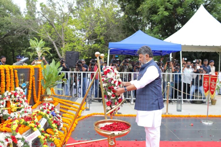 ಕಾರ್ಗಿಲ್ ವಿಜಯ್ ದಿವಸ್: ಹುತಾತ್ಮರಿಗೆ ಸಿಎಂ ಡಿ.ಕೆ. ಶಿವಕುಮಾರ್ ನಮನ, ದೇಶದ ರಕ್ಷಣೆಗೆ ಕರ್ನಾಟಕವೇ ಬೆನ್ನೆಲುಬು