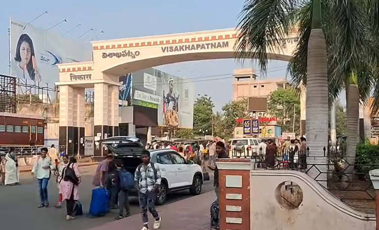 ವಿಶಾಖಪಟ್ಟಣಂ-ಎಸ್‌ಎಂವಿಟಿ ಬೆಂಗಳೂರು ವಾರಾಂತ್ಯ ವಿಶೇಷ ಎಕ್ಸ್‌ಪ್ರೆಸ್ ಸೇವೆಯನ್ನು ಸೆಪ್ಟೆಂಬರ್ 26ರವರೆಗೆ ವಿಸ್ತರಣೆ