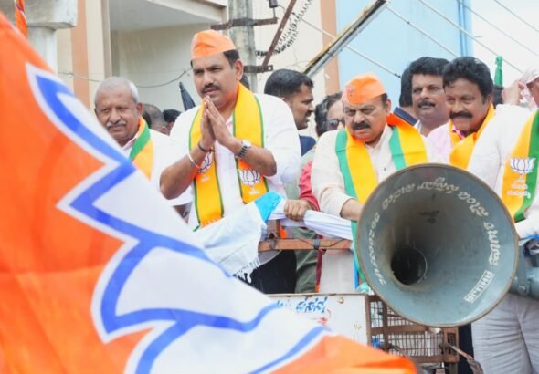 ಕರ್ನಾಟಕಕ್ಕೆ ‘ಪಶ್ಚಿಮ ಬಂಗಾಳದಂತ ಫಲಿತಾಂಶ’ ಬರಬಹುದು ಎಂದು ವಿಜಯೇಂದ್ರ ಹೇಳಿಕೆ, ಹಾವೇರಿ ಪ್ರತಿಭಟನೆಯಲ್ಲಿ ಕಾಂಗ್ರೆಸ್ ವಿರುದ್ಧ ವಾಗ್ದಾಳಿ
