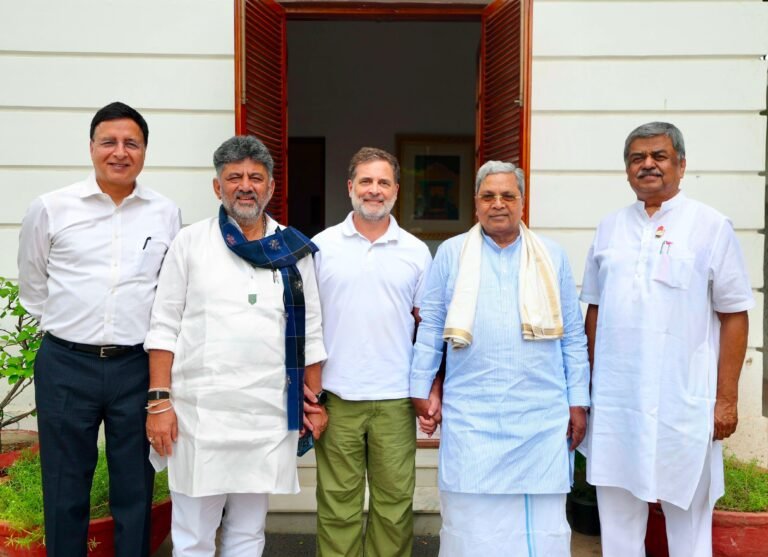 ರಾಹುಲ್ ಗಾಂಧಿಯವರ ದೆಹಲಿ ನಿವಾಸದಲ್ಲಿ Surjewala, D.K. Shivakumar ಮತ್ತು B.K. Hariprasad ಅವರೊಂದಿಗೆ ನಡೆದ ಸಭೆಯಲ್ಲಿ Siddaramaiah ಭಾಗವಹಿಸಿದರು