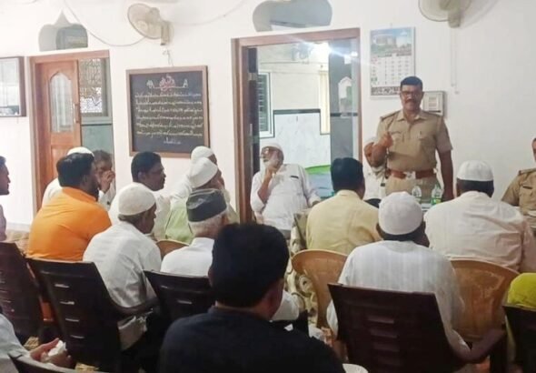 ಈದ್ ಮಿಲಾದ್: ವಿದ್ಯಾರಣ್ಯಪುರದಲ್ಲಿ ಬೆಂಗಳೂರು ಪೊಲೀಸರಿಂದ ಶಾಂತಿ ಸಭೆ; ಕೋಮು ಸೌಹಾರ್ದ ಕಾಪಾಡಲು ಮುಖಂಡರಿಗೆ ಮನವಿ