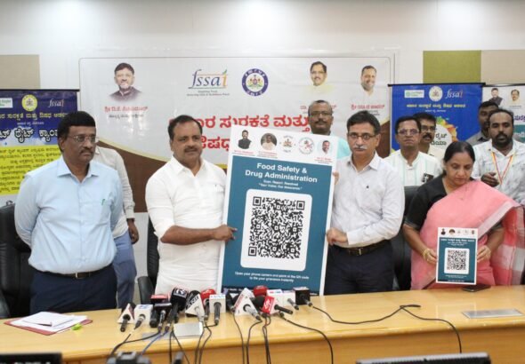 QR ಕೋಡ್ ಸ್ಕ್ಯಾನ್ ಮಾಡಿ ಅಸುರಕ್ಷಿತ ಆಹಾರ, ಅವಧಿ ಮೀರಿದ ಔಷಧಗಳ ಬಗ್ಗೆ ದೂರು ನೀಡಿ: ಕರ್ನಾಟಕದಲ್ಲಿ ಡಿಜಿಟಲ್ ದೂರು ವ್ಯವಸ್ಥೆ