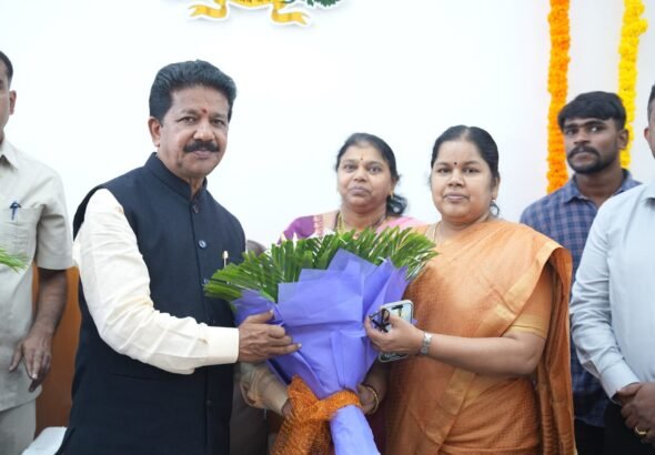 ಅಧಿಕಾರ ಸ್ವೀಕರಿಸಿದ ಮೊದಲ ದಿನವೇ ಎಸ್‌ಟಿ ಕಲ್ಯಾಣ ಯೋಜನೆಗಳ ಕಾಲಮಿತಿಯ ಅನುಷ್ಠಾನಕ್ಕೆ ಸಚಿವ ಟಿ. ರಘುಮೂರ್ತಿ ಸೂಚನೆ