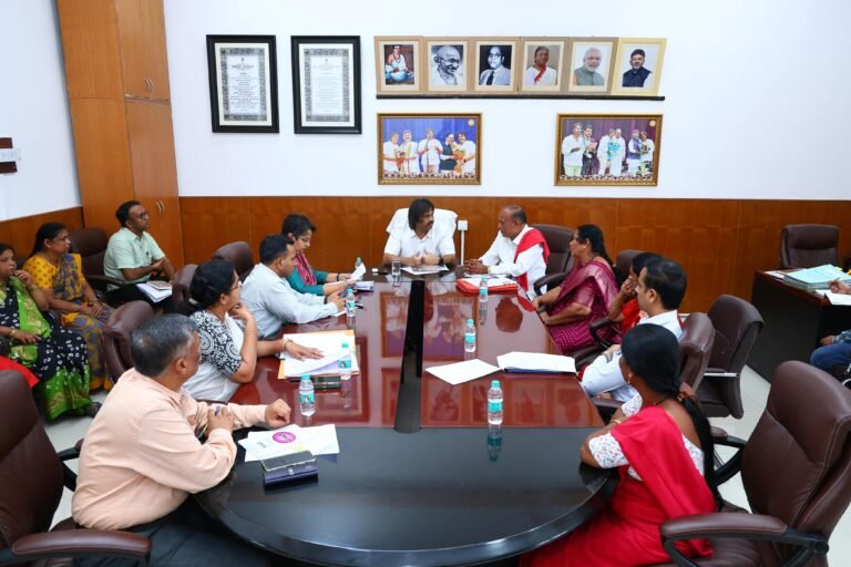 ಬಿಸಿಯೂಟ ನೌಕರರ ಕನಿಷ್ಠ ವೇತನ ಹೆಚ್ಚಳಕ್ಕೆ ಬೆಂಬಲ; ಬೇಡಿಕೆಗಳನ್ನು ಮುಖ್ಯಮಂತ್ರಿ ಗಮನಕ್ಕೆ ತರುವ ಭರವಸೆ ನೀಡಿದ ಮಧು ಬಂಗಾರಪ್ಪ