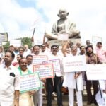 ವಿಧಾನಸೌಧದಲ್ಲಿ ಕಾಂಗ್ರೆಸ್ ಪ್ರತಿಭಟನೆ; ಕರ್ನಾಟಕ ವಿಧಾನಮಂಡಲದ ಕಲಾಪಕ್ಕೆ ಬಿಜೆಪಿ ಅಡ್ಡಿಪಡಿಸುತ್ತಿದೆ ಎಂದು ಆರೋಪ
