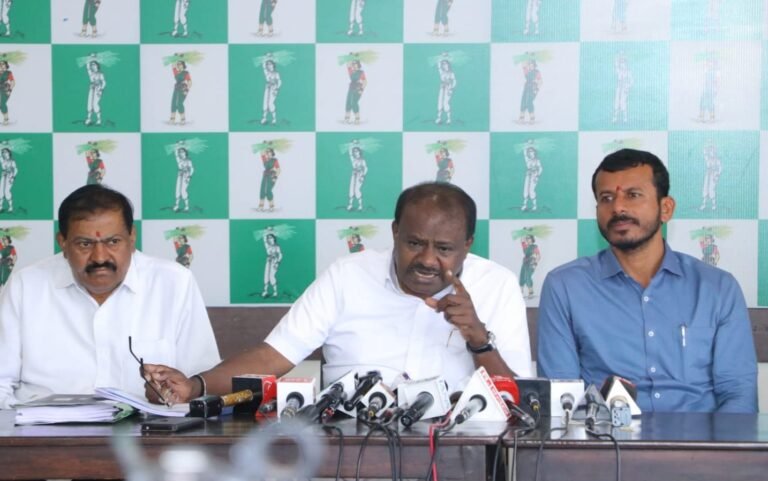 ಬೆಂಗಳೂರಿನಲ್ಲಿ ಕೆಪಿಎಸ್‌ಸಿ ಅಕ್ರಮ ಆರೋಪ: ರಾಹುಲ್ ಗಾಂಧಿ, ಪ್ರಿಯಾಂಕ್ ಖರ್ಗೆ ವಿರುದ್ಧ ಎಚ್.ಡಿ. ಕುಮಾರಸ್ವಾಮಿ ವಾಗ್ದಾಳಿ